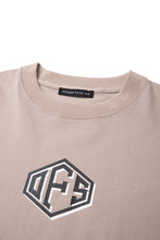 画像をギャラリービューアに読み込む, DFS-logo Long Sleeve T-shirt Beige
